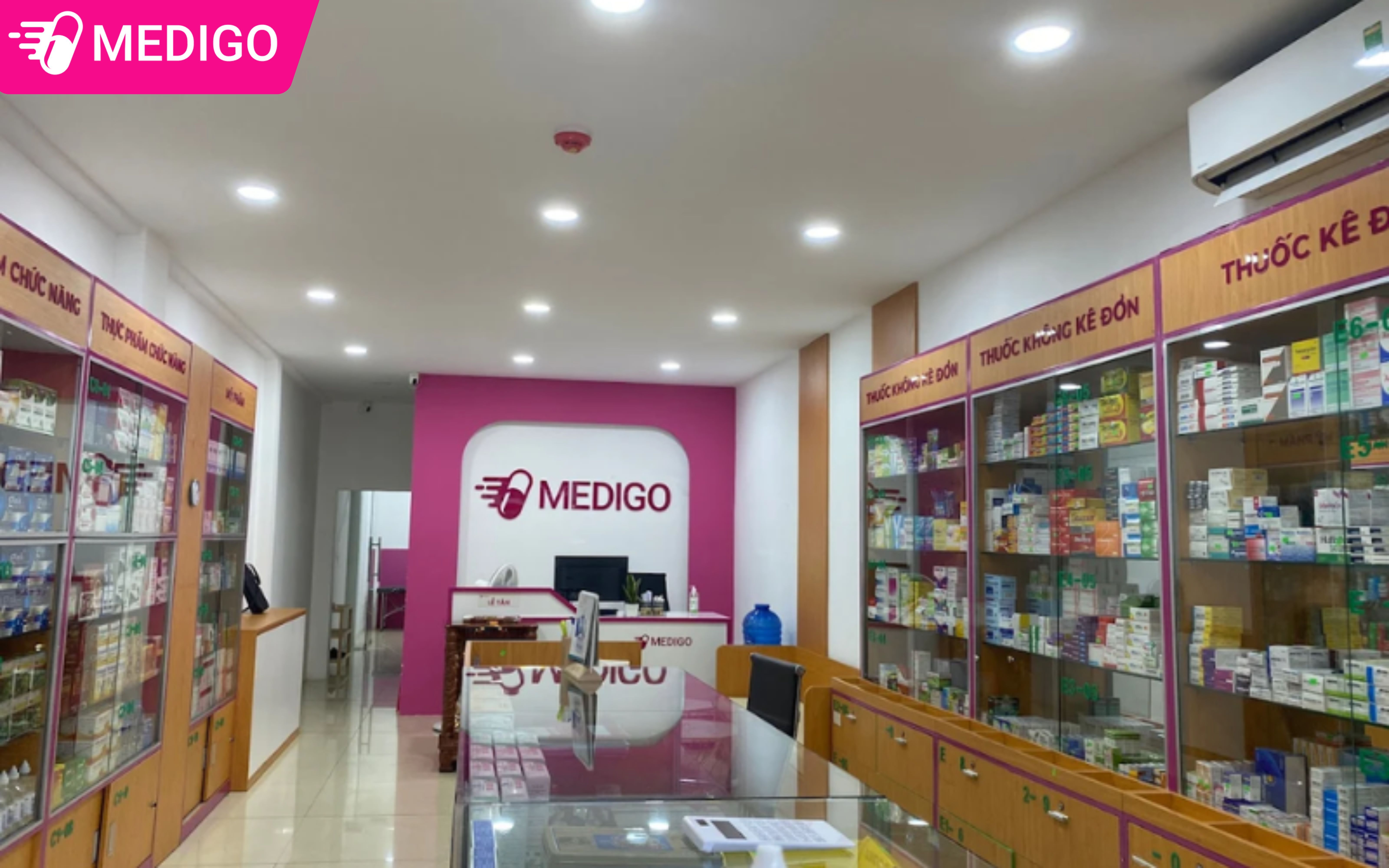 Ben-trong-nha-thuoc-Medigo-Quan-5