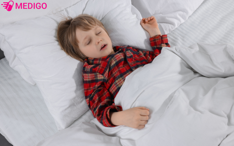 Tre-em-da-tung-chan-khi-ngu-kha-pho-bien-o-nhieu-do-tuoi