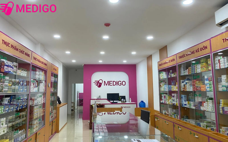 Dac-diem-cua-nha-thuoc-la-hoat-dong-24h