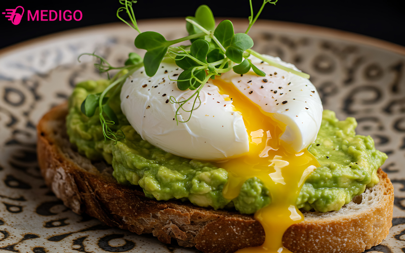 Nen-an-trung-kem-voi-rau-cu-salad