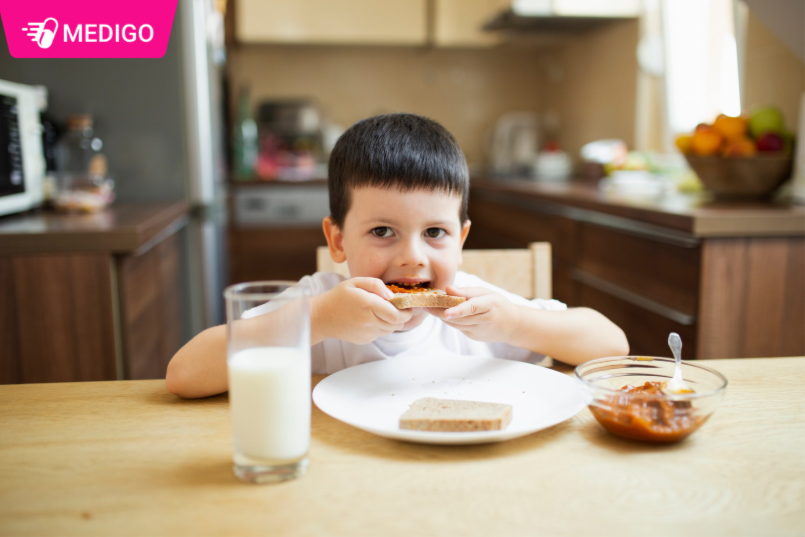 Cac-dau-hieu-nhan-biet-tre-dang-bi-bieng-an