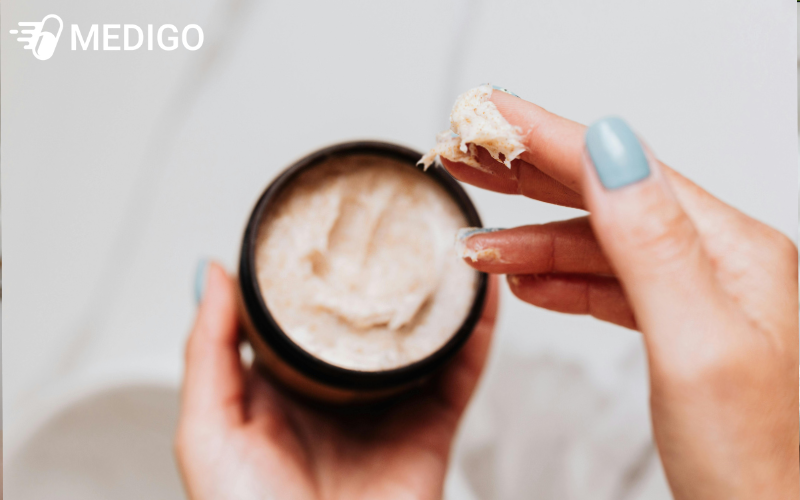 Duong-am-hoac-dung-thuoc-boi-diu-nhe-cho-tre-bi-noi-man