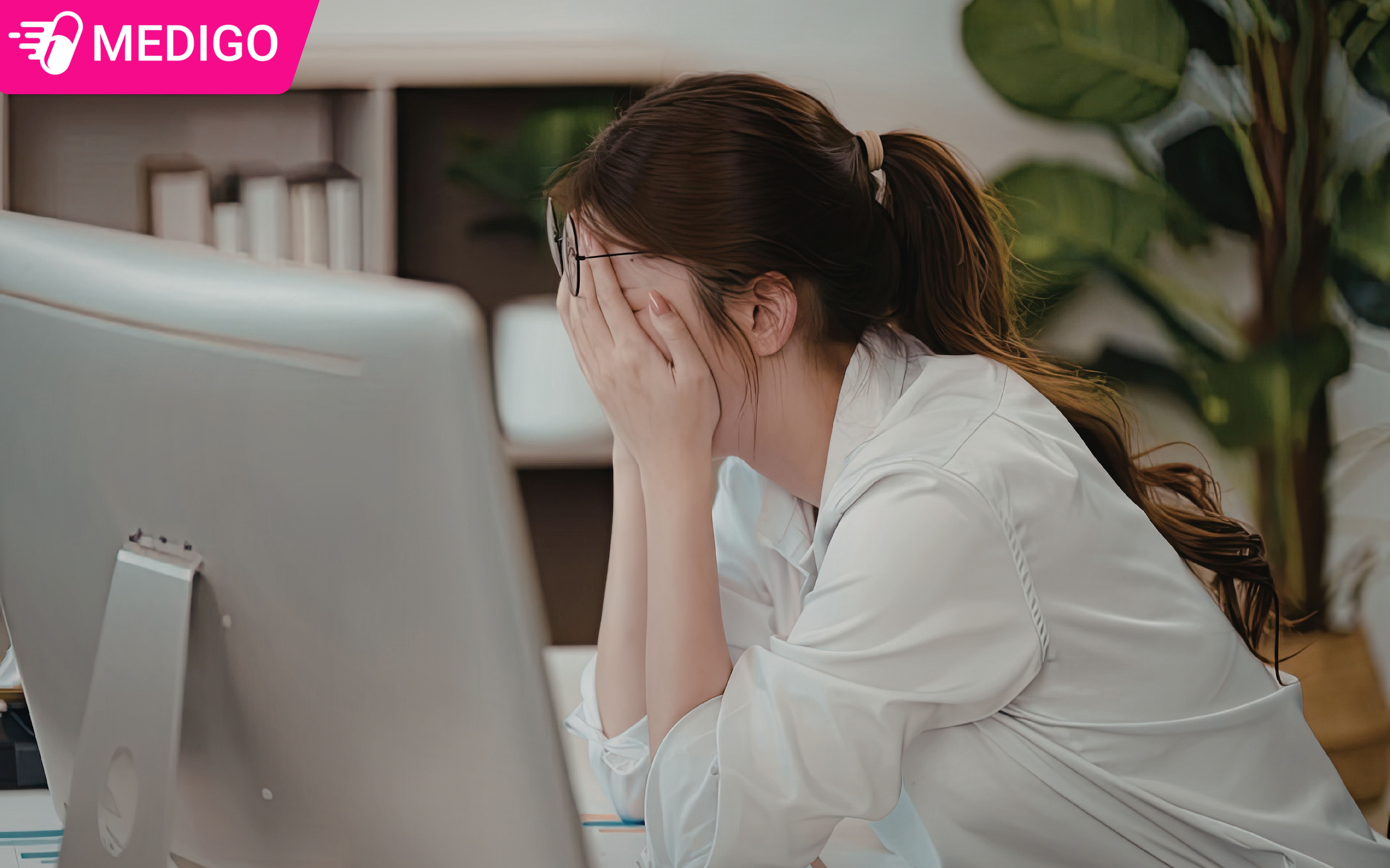 Lam-viec-nhieu-gio-lien-tuc-voi-may-tinh-cung-la-nguyen-nhan-gay-co-giat-co-mi-mat