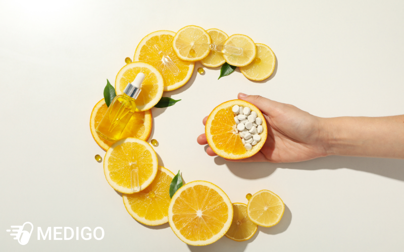 Ngam-vo-cam-chanh-hoac-uong-Vitamin-C-co-the-dung-de-chua-hoc-xuong-ca