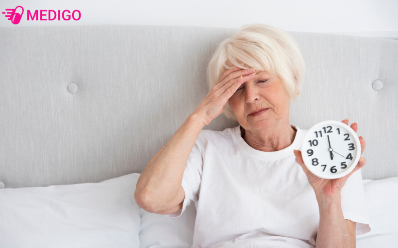 Nguoi-cao-tuoi-thuong-co-giac-ngu-ngan-va-chap-chon