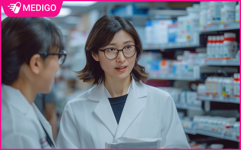 Nguoi-mua-thuoc-co-the-nhan-duoc-loi-khuyen-tu-duoc-si-ngay-ca-dem-khuya