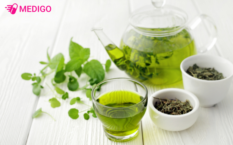 Tra-xanh-chua-cac-hop-chat-nhu-catechin-va-cac-chat-chong-oxy-hoa-khac