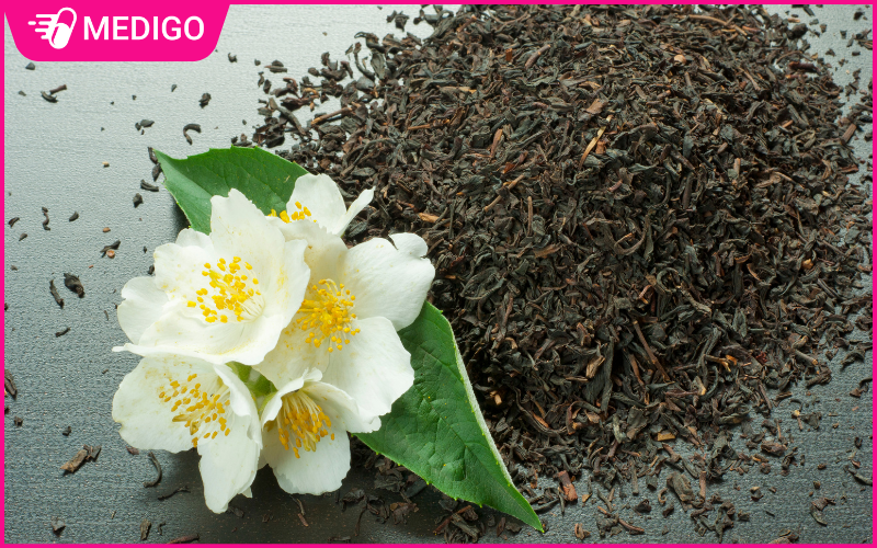 Uop-la-tra-xanh-hoac-doi-khi-la-tra-den-voi-hoa-lai-tuoi