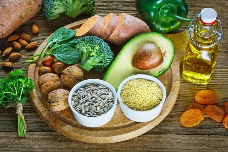 có nên uống vitamin e và tinh dầu hoa anh thảo cùng lúc