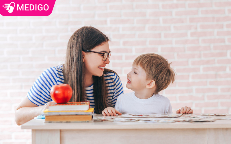 dat-cau-hoi-tai-sao-de-giup-be-hoat-dong-tu-duy-tu-som