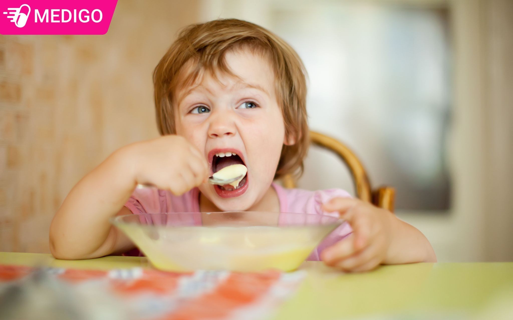 Cho-tre-tu-xuc-an-giup-tre-phat-trien-ky-nang-van-dong-va-cam-giac-doc-lap