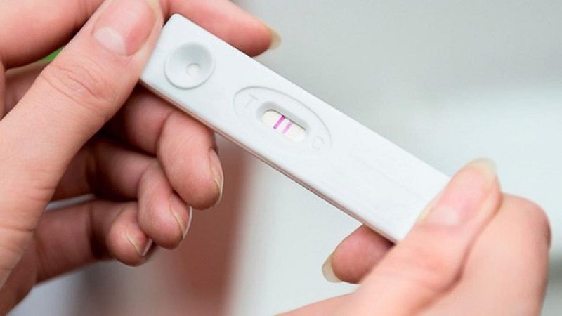 Khi mang thai ngoài tử cung thử que có ra 2 vạch không
