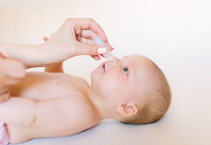 thuốc nhỏ nghẹt mũi cho trẻ sơ sinh