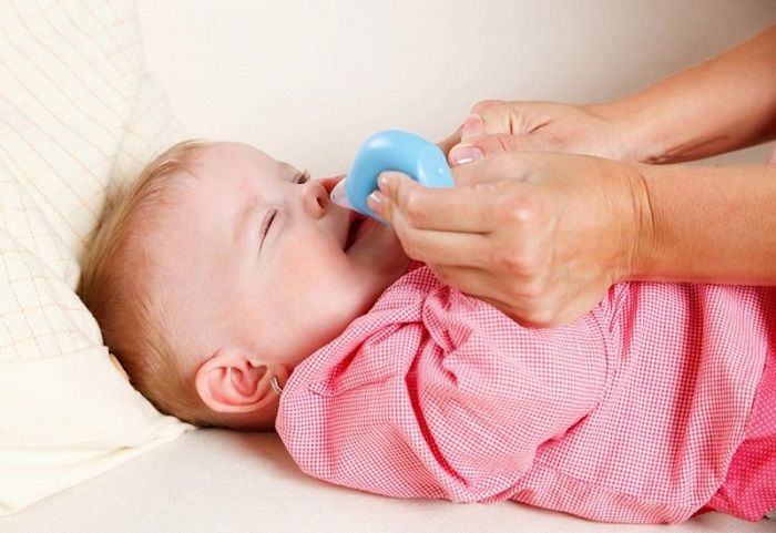 thuốc nhỏ mũi cho trẻ sơ sinh